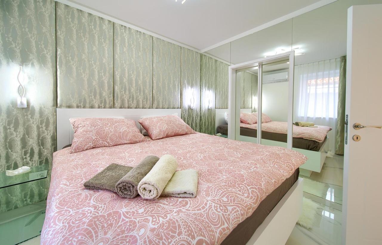 Casa Aurelia - Aurelia Design Apartment Кърк Екстериор снимка